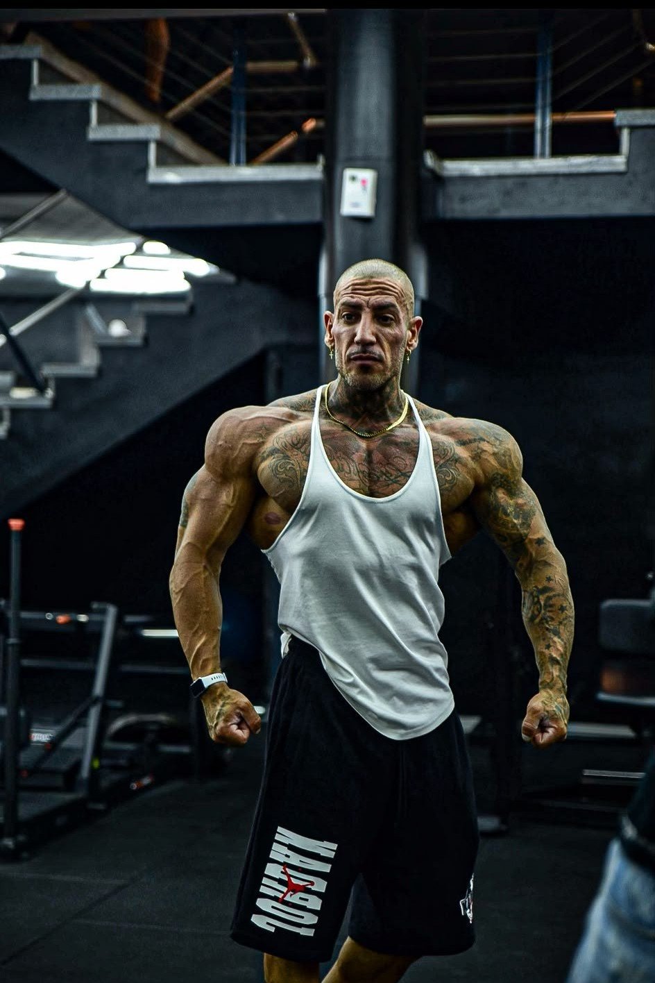 Andoni entrenando en el gimnasio
